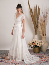 Load image into Gallery viewer, סקרלט - קסומה ומרחפת