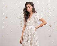 Load image into Gallery viewer, פרנסיס - שמלת כלה