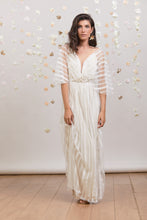 Load image into Gallery viewer, ורה -שמלת כלה