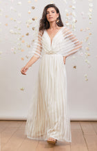 Load image into Gallery viewer, ורה -שמלת כלה