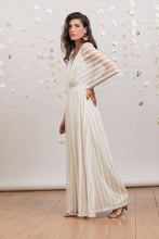 Load image into Gallery viewer, ורה -שמלת כלה