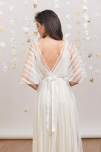 Load image into Gallery viewer, ורה -שמלת כלה