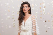 Load image into Gallery viewer, ורה -שמלת כלה