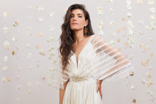 Load image into Gallery viewer, ורה -שמלת כלה