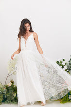 Load image into Gallery viewer, שמלת כלה לורן