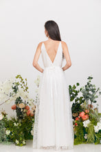 Load image into Gallery viewer, שמלת כלה לורן