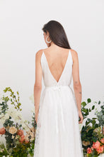 Load image into Gallery viewer, שמלת כלה לורן