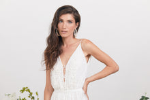 Load image into Gallery viewer, שמלת כלה לורן