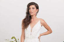 Load image into Gallery viewer, שמלת כלה לורן