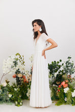 Load image into Gallery viewer, אדריאן- שמלת כלה