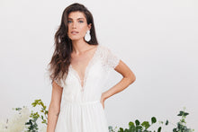 Load image into Gallery viewer, אדריאן- שמלת כלה