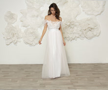 Load image into Gallery viewer, שמלת כלה קייט נסיכתית