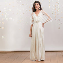 Load image into Gallery viewer, ורה -שמלת כלה