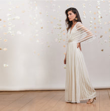 Load image into Gallery viewer, ורה -שמלת כלה