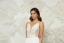 Load image into Gallery viewer, שמלת כלה אניה