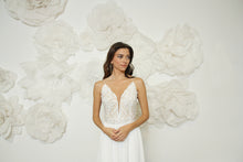 Load image into Gallery viewer, שמלת כלה אניה