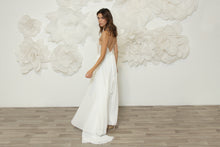 Load image into Gallery viewer, שמלת כלה אניה