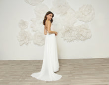 Load image into Gallery viewer, שמלת כלה אניה