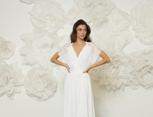 Load image into Gallery viewer, שמלת כלה ויולה
