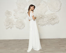 Load image into Gallery viewer, שמלת כלה ויולה