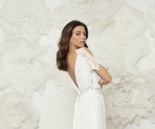 Load image into Gallery viewer, שמלת כלה ויולה