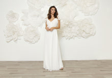 Load image into Gallery viewer, שמלת כלה קמליה