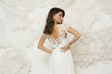 Load image into Gallery viewer, שמלת כלה קמליה