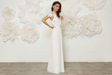Load image into Gallery viewer, שמלת כלה קמליה