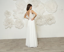 Load image into Gallery viewer, שמלת טוליפ אלגנטית עדינה ומלכותית