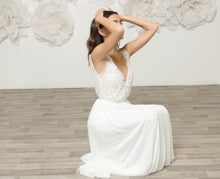 Load image into Gallery viewer, שמלת טוליפ אלגנטית עדינה ומלכותית