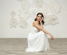 Load image into Gallery viewer, שמלת טוליפ אלגנטית עדינה ומלכותית