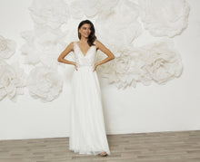 Load image into Gallery viewer, שמלת טוליפ אלגנטית עדינה ומלכותית