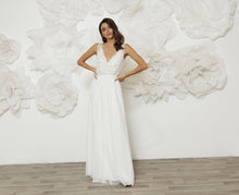 Load image into Gallery viewer, שמלת טוליפ אלגנטית עדינה ומלכותית