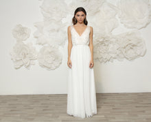 Load image into Gallery viewer, שמלת טוליפ אלגנטית עדינה ומלכותית