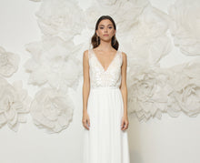 Load image into Gallery viewer, שמלת טוליפ אלגנטית עדינה ומלכותית