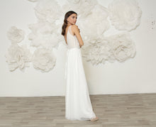 Load image into Gallery viewer, שמלת טוליפ אלגנטית עדינה ומלכותית