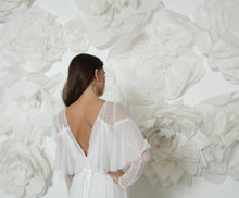 Load image into Gallery viewer, שמלת כלה אמיליה בהשראת סרטים צרפתיים