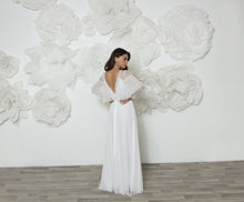 Load image into Gallery viewer, שמלת כלה אמיליה בהשראת סרטים צרפתיים