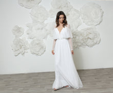 Load image into Gallery viewer, שמלת כלה אמיליה בהשראת סרטים צרפתיים