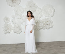 Load image into Gallery viewer, שמלת כלה אמיליה בהשראת סרטים צרפתיים