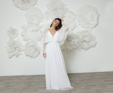 Load image into Gallery viewer, שמלת כלה אמיליה בהשראת סרטים צרפתיים
