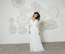 Load image into Gallery viewer, שמלת כלה אמיליה בהשראת סרטים צרפתיים