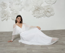 Load image into Gallery viewer, שמלת כלה אמיליה בהשראת סרטים צרפתיים