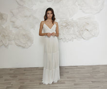 Load image into Gallery viewer, שמלת כלה לילי