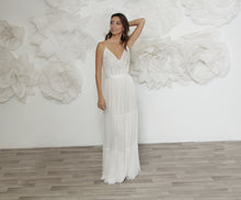 Load image into Gallery viewer, שמלת כלה לילי