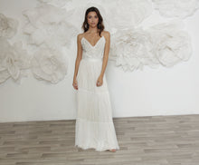 Load image into Gallery viewer, שמלת כלה לילי