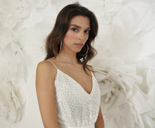 Load image into Gallery viewer, שמלת כלה לילי