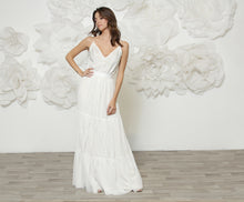Load image into Gallery viewer, שמלת כלה לילי