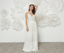 Load image into Gallery viewer, שמלת כלה לילי