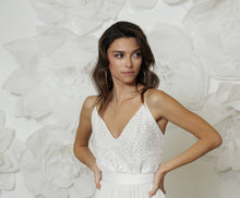 Load image into Gallery viewer, שמלת כלה לילי